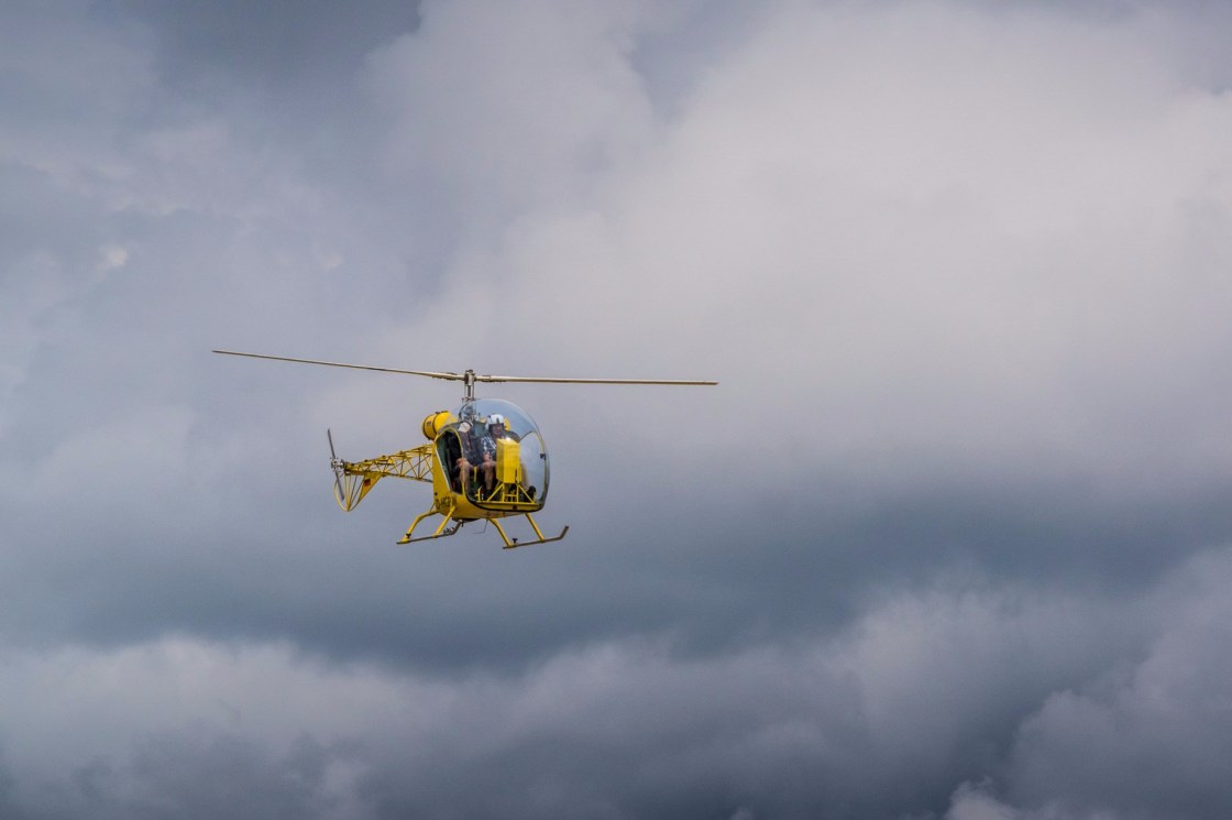 Hubschrauber fliegen
